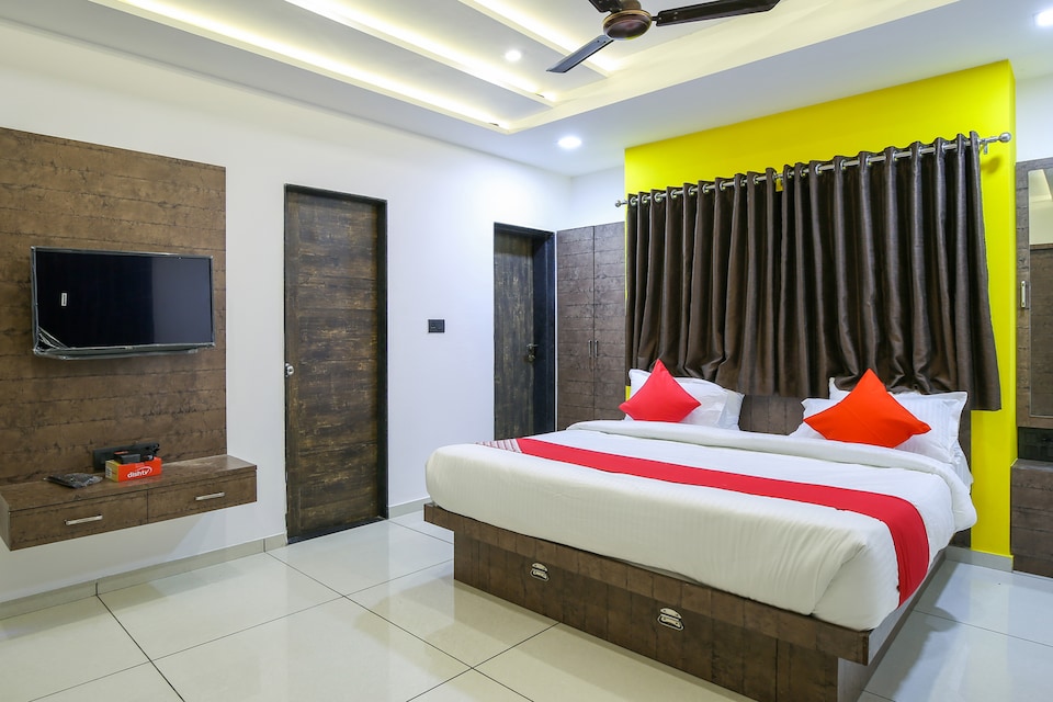 OYO 67861 Hotel Exotel, Alkapuri Vadodara, Vadodara
