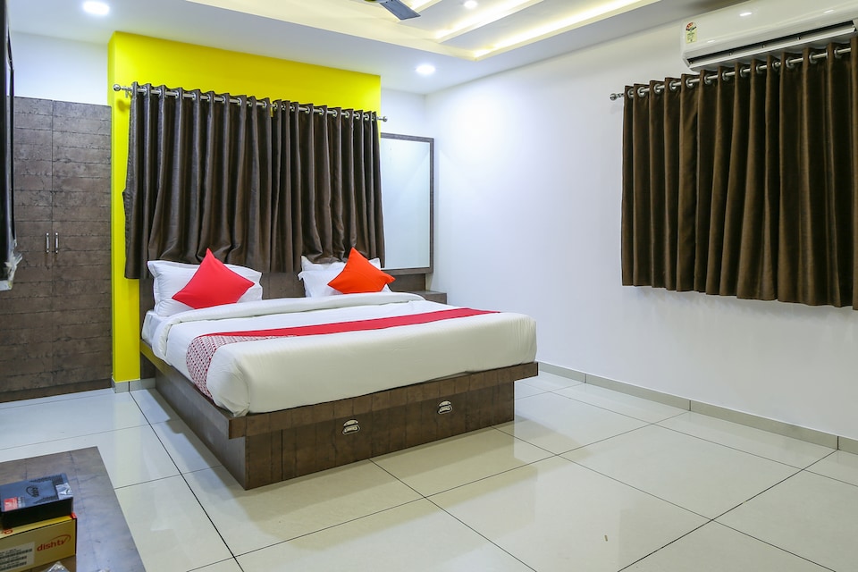 OYO 67861 Hotel Exotel, Alkapuri Vadodara, Vadodara
