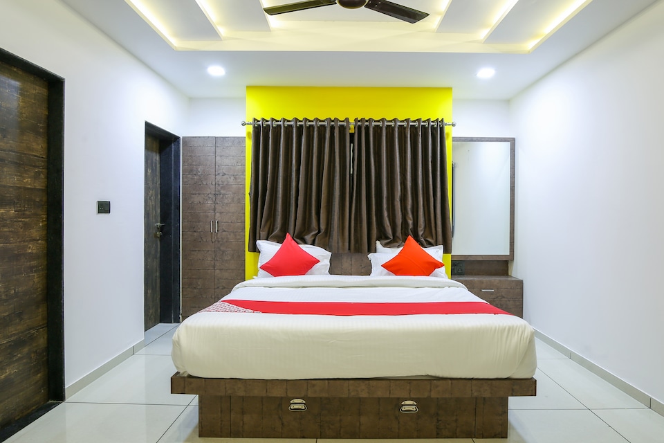 OYO 67861 Hotel Exotel, Alkapuri Vadodara, Vadodara