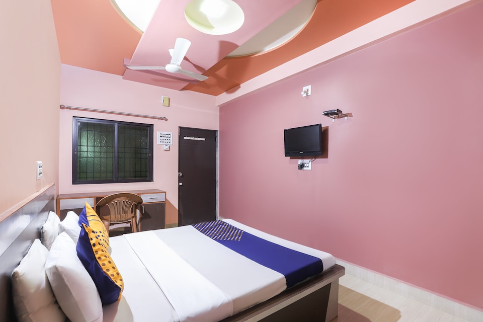 SPOT ON 67869 Hotel Krishna Palace, Khambaliya, Jamnagar