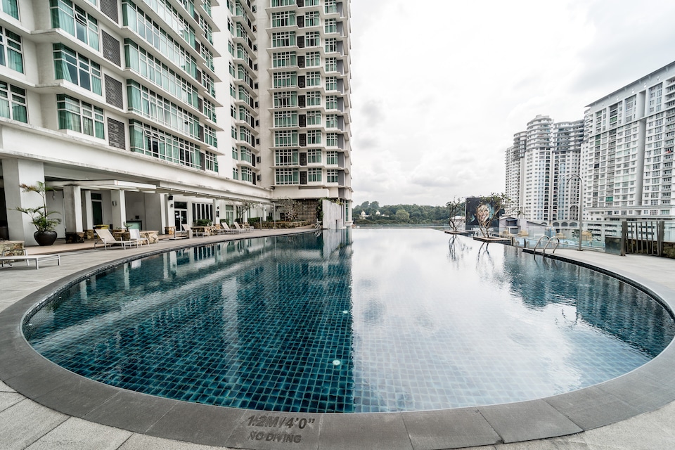 OYO Home 89718 Cosy 2br Dua Sentral -  Memoire Suites, Brickfields, Kuala Lumpur