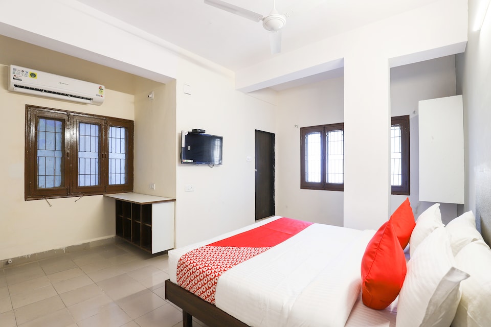 OYO 67877 Hotel Ivory, P N Marg Jamnagar, Jamnagar