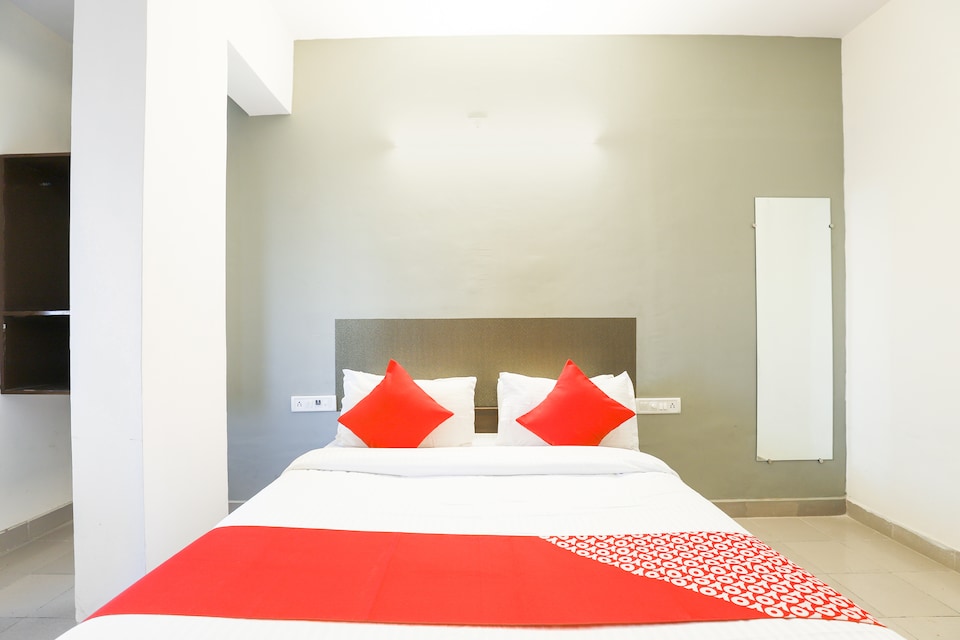 OYO 67877 Hotel Ivory, P N Marg Jamnagar, Jamnagar
