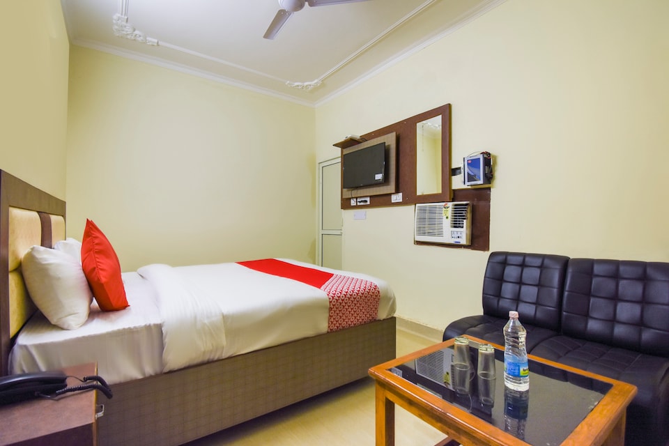 OYO 67944  Diljot Residency, South Chandigarh, Chandigarh