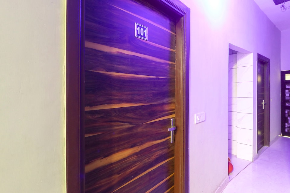 OYO 67960 Royal Crown Residency, Sultan Pind Gate Amritsar, Amritsar