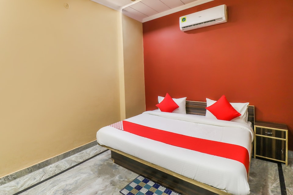 OYO 67983 Hotel Arvi Palace, Lanka, Varanasi
