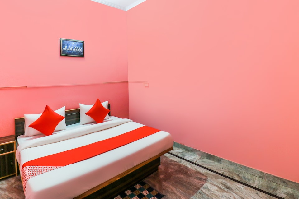 OYO 67983 Hotel Arvi Palace, Lanka, वाराणसी