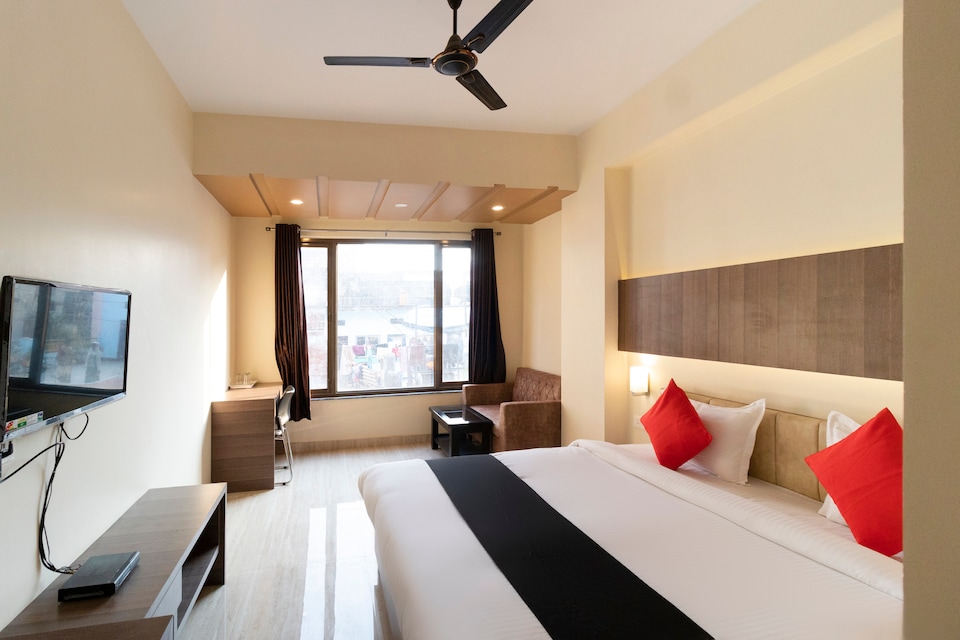 Capital O 68019 Hotel Rudraksh, Cantt, Varanasi