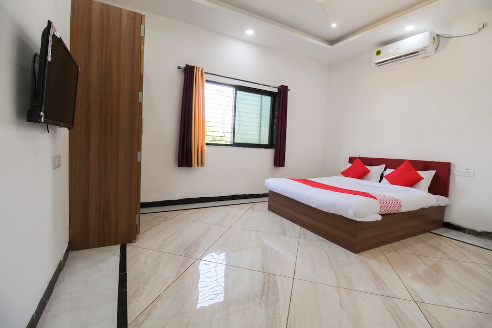 OYO Hotel Bawarchi Lodge, Osmanabad, Osmanabad