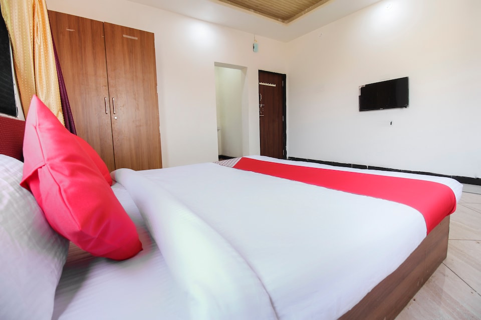 OYO Hotel Bawarchi Lodge, Osmanabad, Osmanabad