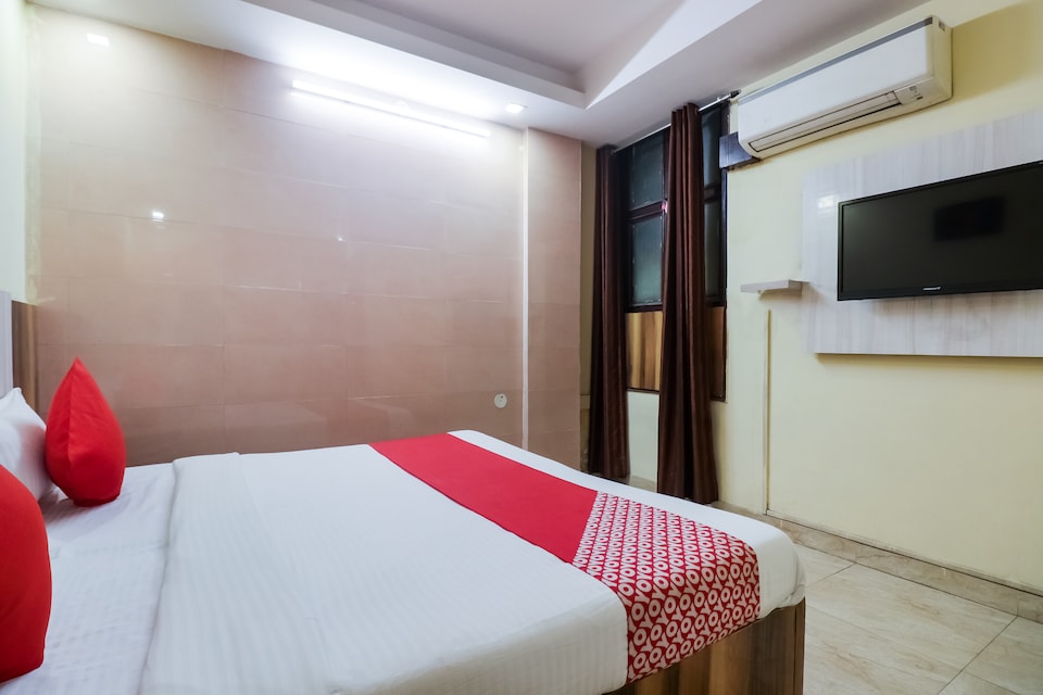 OYO Hotel Kavya, Faridabad, Faridabad