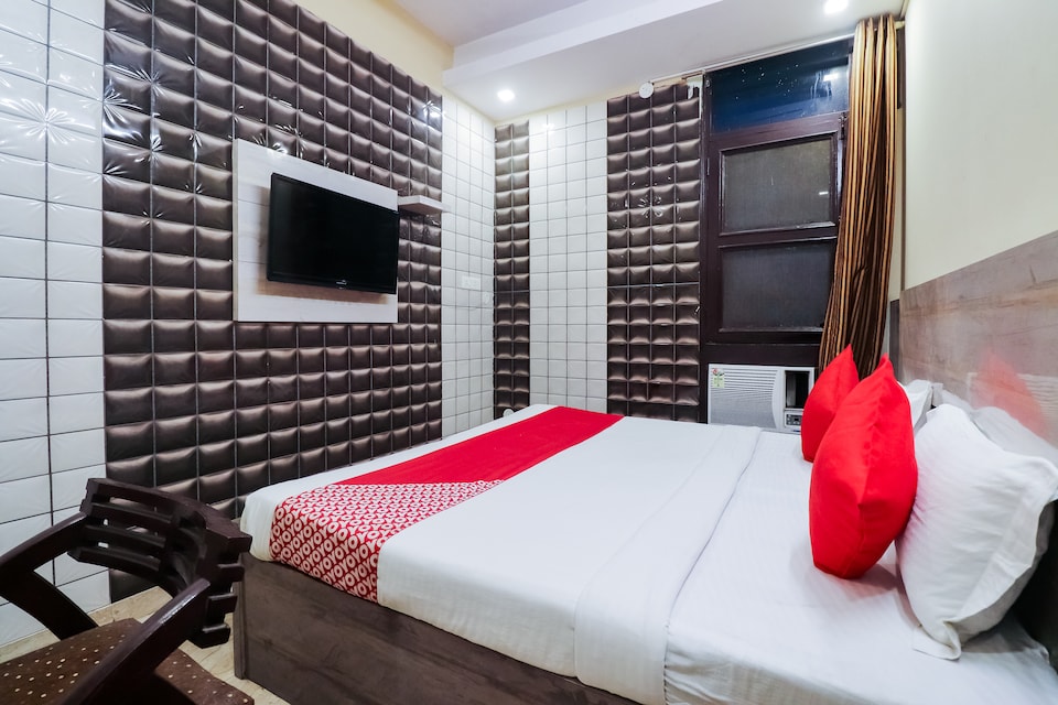 OYO Hotel Kavya, Faridabad, Faridabad