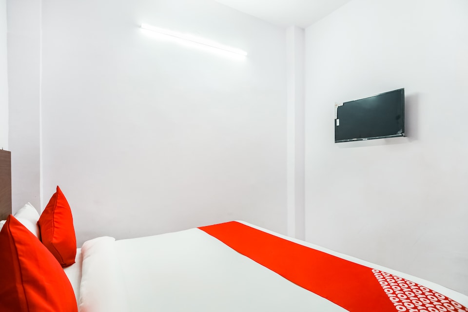 OYO 68071 Discovery Delight, Anand Vihar Delhi, Delhi