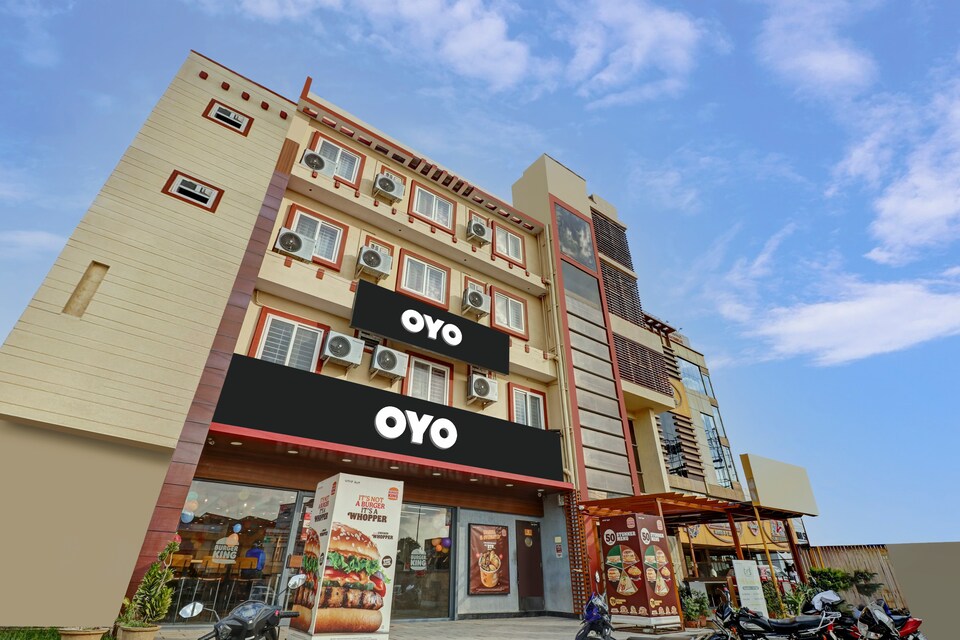 Townhouse OAK EVS Suites, Airport Road Bangalore, Bangalore