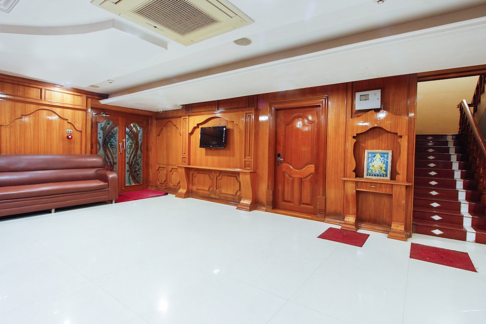 OYO 68117 Vms Grand, Reddipatti Salem, Salem