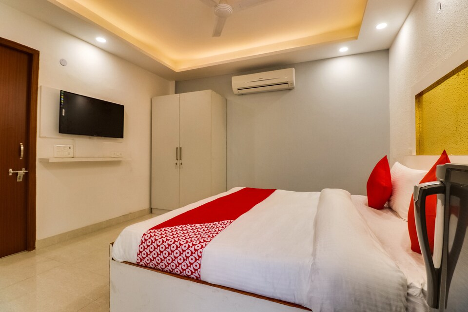 OYO 68130 Hotel SSCG, Cyber City, Gurgaon