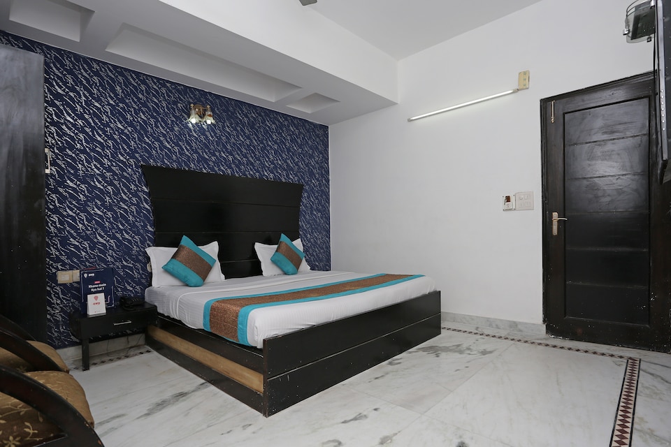 Capital O Hotel Anand Near Indira Gandhi International Airport, Karol Bagh Delhi, Delhi