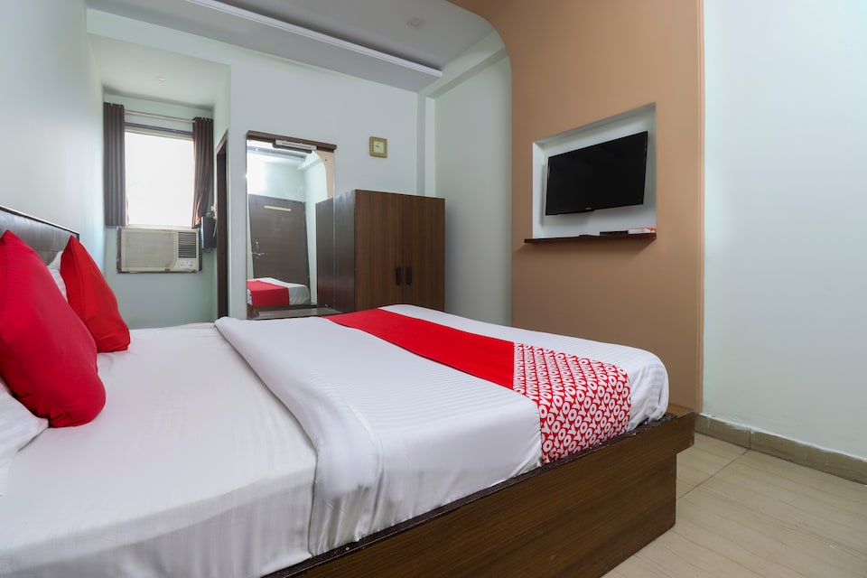 OYO 68141 Shri Rajadhiraj Guest House, Govardhan, Govardhan