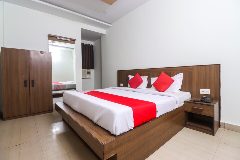 OYO 68141 Shri Rajadhiraj Guest House, Govardhan, Govardhan