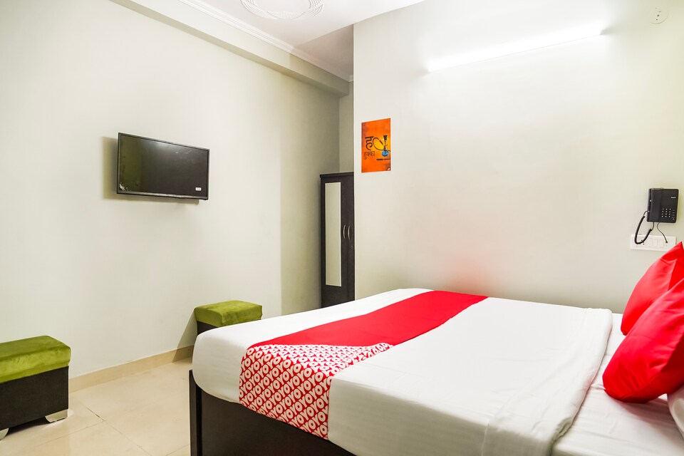 OYO 68212 Golden Tree, Anand Vihar Delhi, Delhi