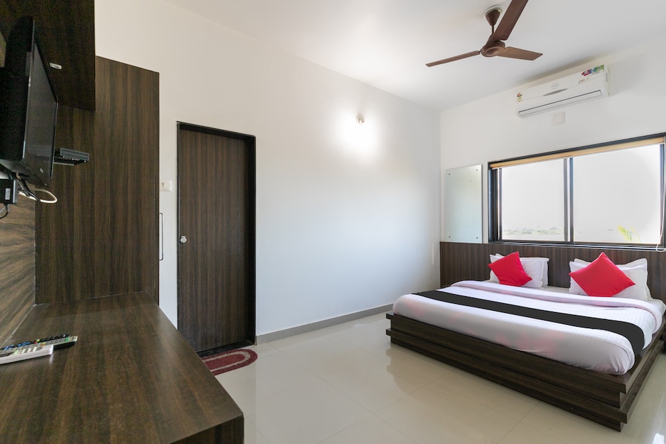 Capital O 68219 Hotel Amidhara, Dwarka, Dwarka