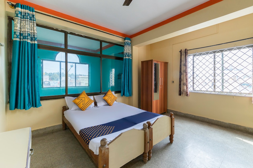 OYO 68282 Sri Vasavi Palace Boarding & Lodging, Kushalnagar, Coorg