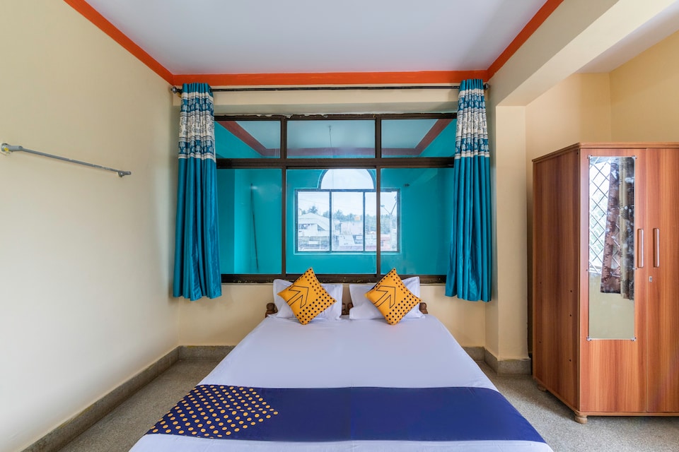 OYO 68282 Sri Vasavi Palace Boarding & Lodging, Kushalnagar, Coorg