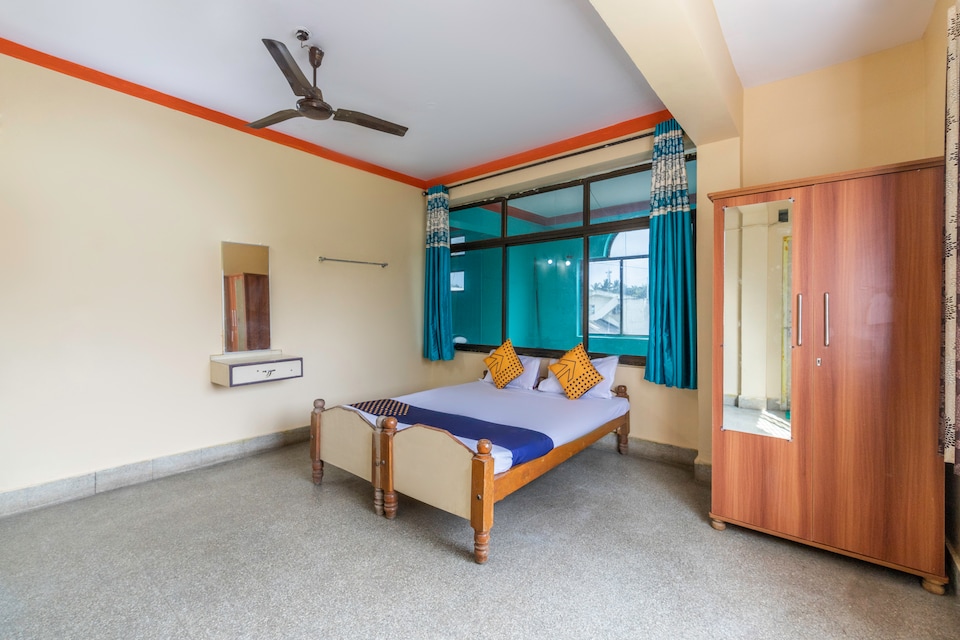 OYO 68282 Sri Vasavi Palace Boarding & Lodging, Kushalnagar, Coorg