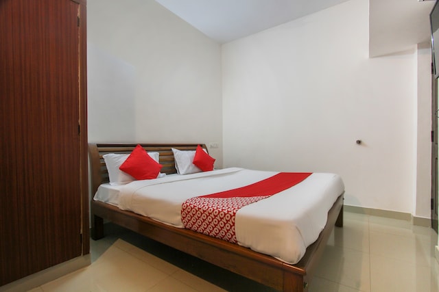 OYO Green Line Service Apartments