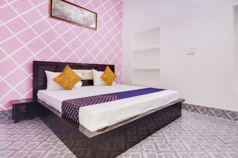 SPOT ON 68308 7 Days Guest House, Aligarh, Aligarh