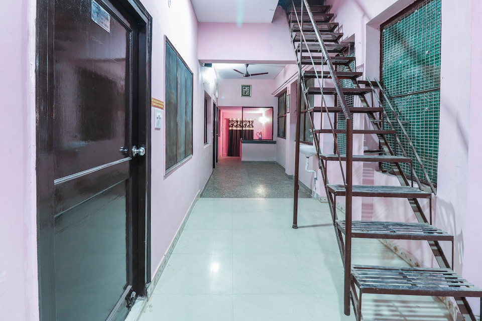 OYO 68311 Bon Maharaj Bhakti Sadan , Banke Bihari Mandir Vrindavan, Vrindavan