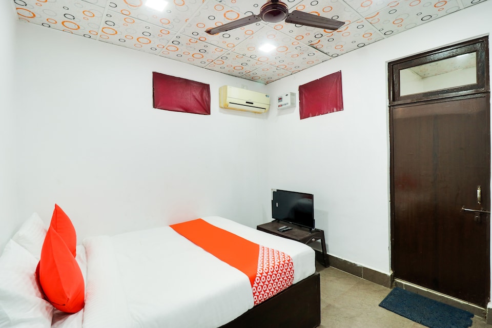 OYO 68331 Raj Palace, Mumfordganj Allahabad, Prayagraj