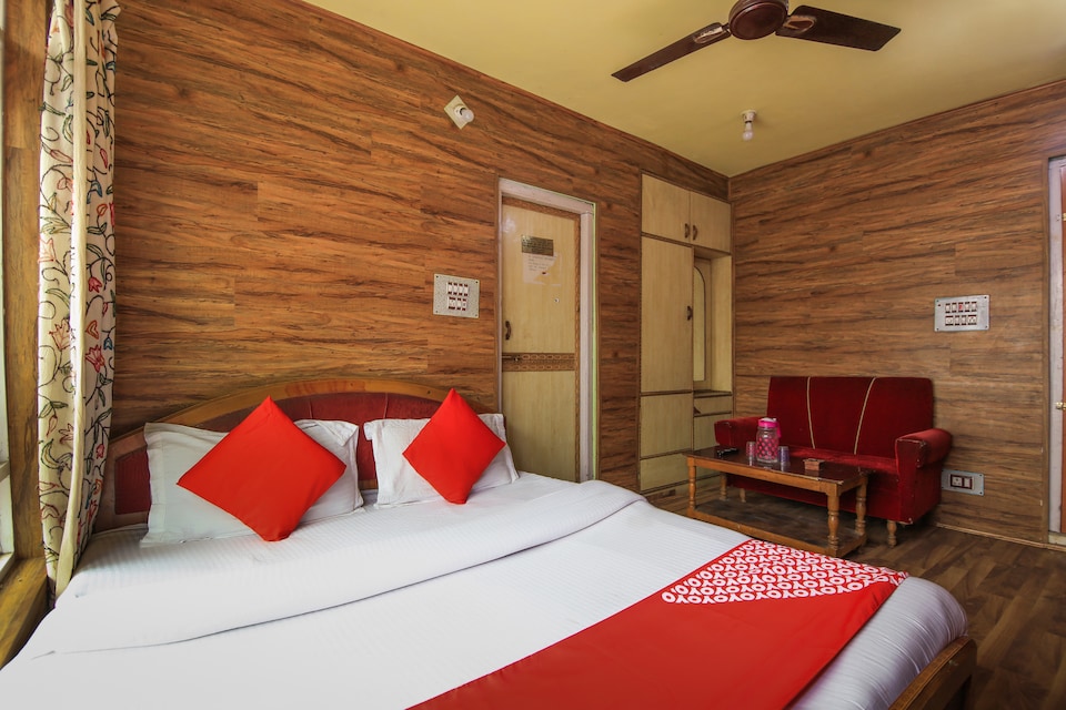 OYO 68359 New Gousia Guest House, Dalgate Srinagar, Srinagar