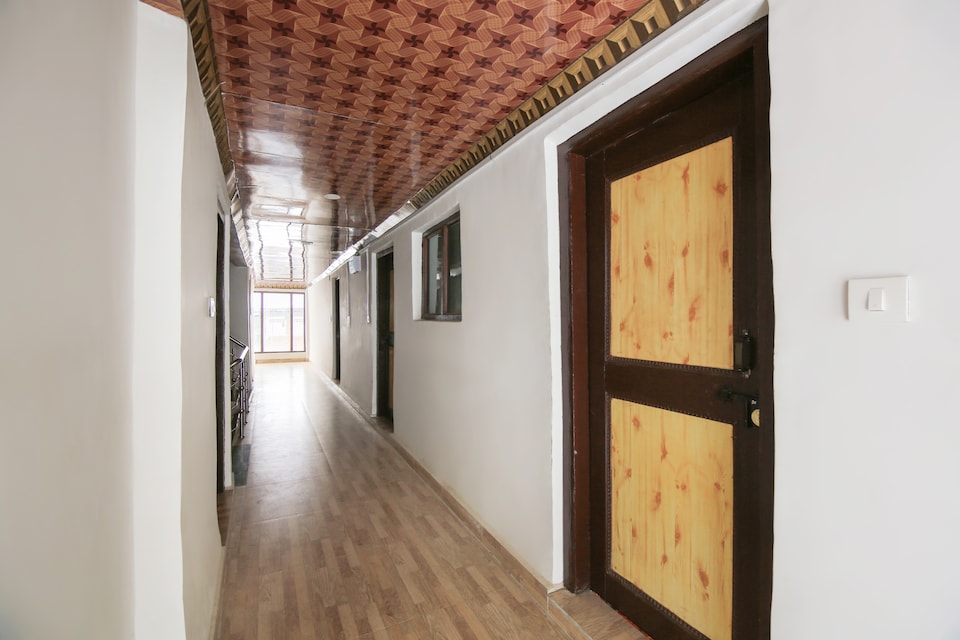 OYO 68360 Crown Pine, Pahalgam, Pahalgam