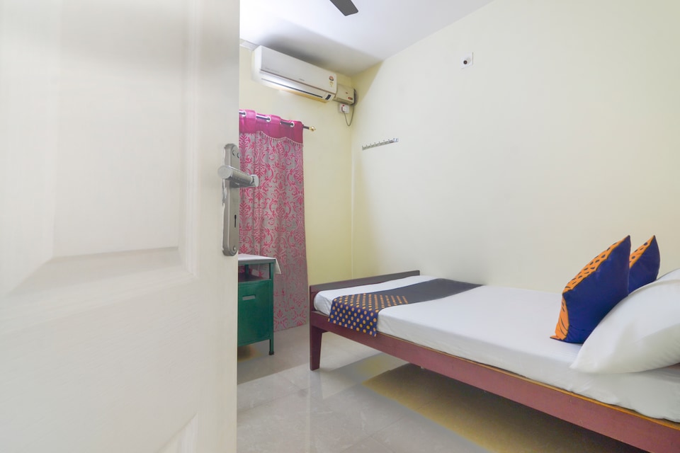 SPOT ON 68399 Trinity Lodge, Thampanoor Trivandrum, Trivandrum