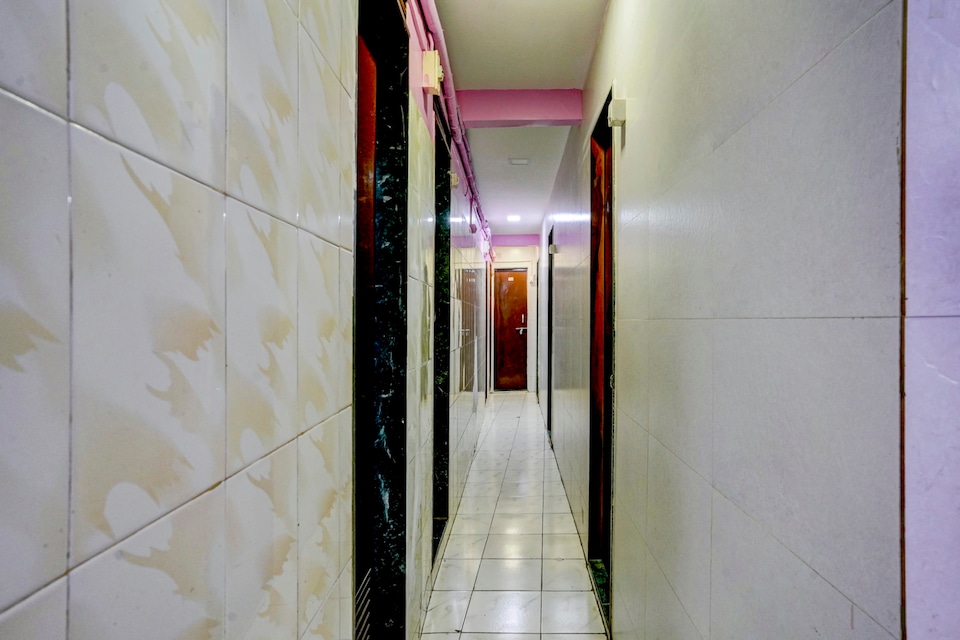 Hotel O Gulzar Masjid Bunder Railway Station, South Mumbai, Mumbai