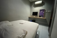 OYO 89760 Harmoni Inn Hotel