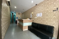 OYO 89760 Harmoni Inn Hotel