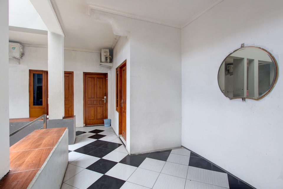 Hotel O Near Tugu Yogyakarta 1 formerly Crown Residence , Yogyakarta Ring 1, Yogyakarta