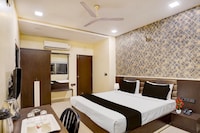 Collection O Vyara Railway Station Formerly Crystal Guest House