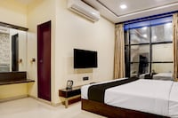 Collection O Vyara Railway Station Formerly Crystal Guest House