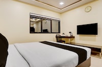 Collection O Vyara Railway Station Formerly Crystal Guest House