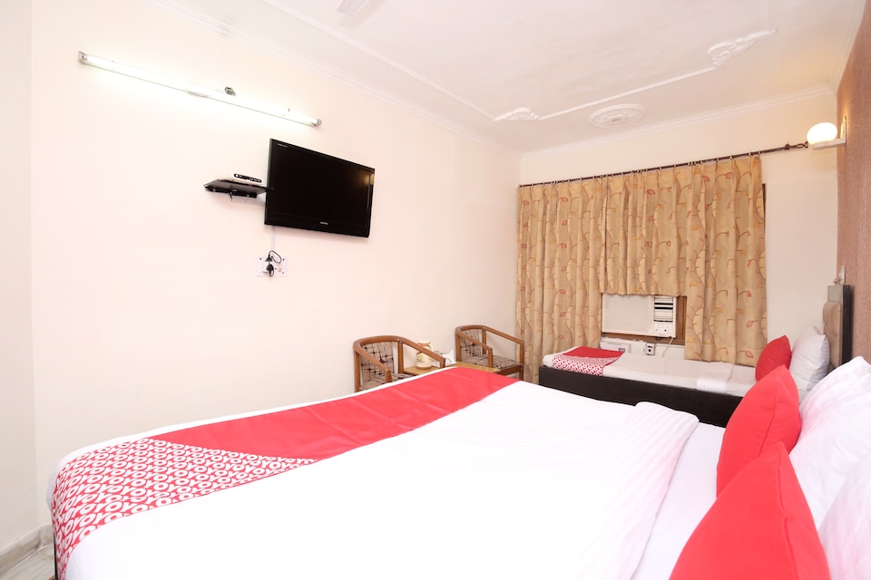 Flagship 5637 Hotel Majestic, Central Chandigarh, Chandigarh