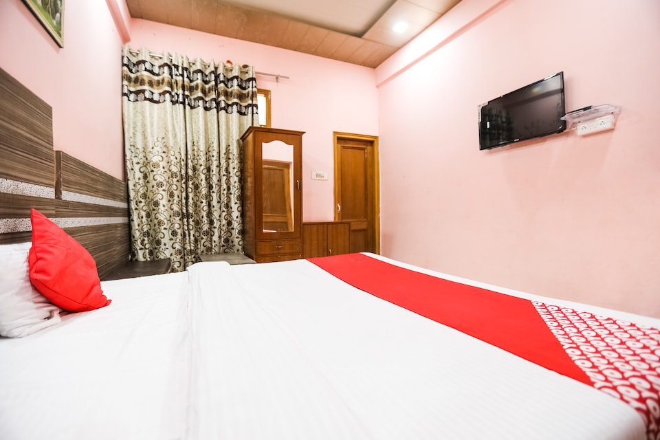 OYO 68470 Royal Paradise, Hanumangarh, Hanumangarh