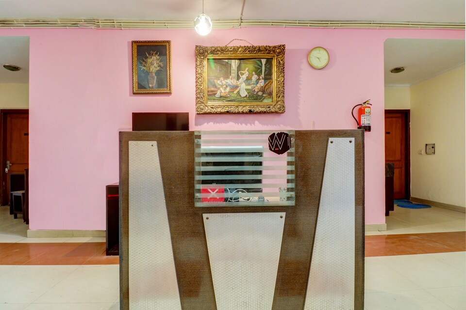 Capital O 68506 Shiv Guest House, Golf Course Road, Gurgaon