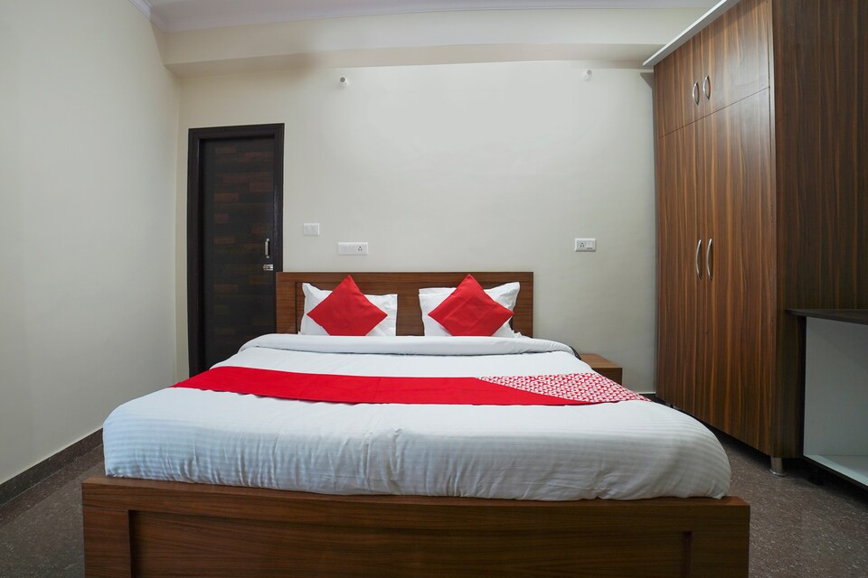 OYO 68518 Sadhna Homestay, Mall Road Nainital, Nainital