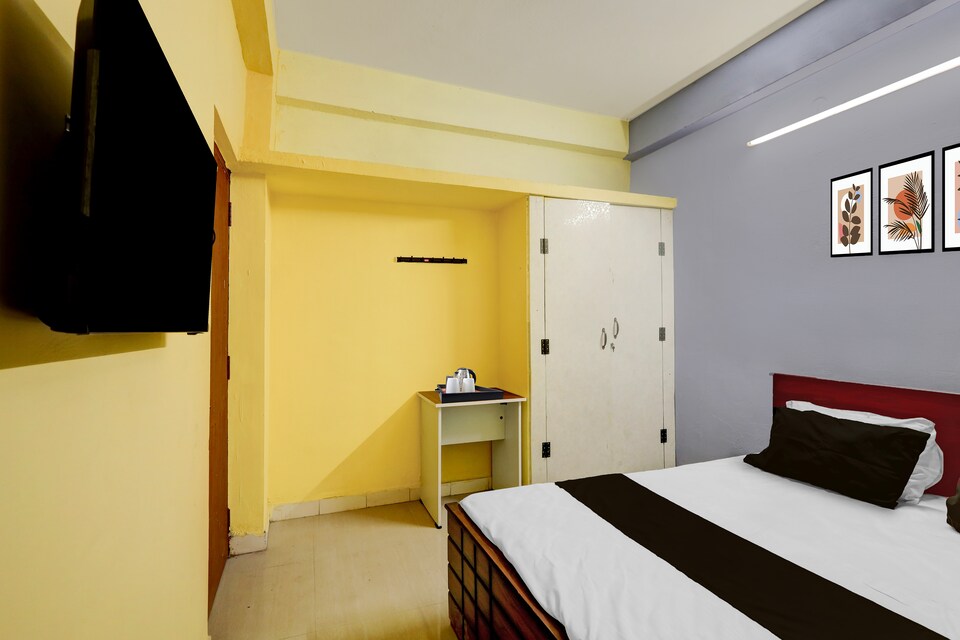 Collection O Velachery Railway Junction Formerly Vijay Guest House , Velachery, Chennai