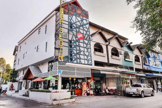 OYO 544 Sleep Sloth Hostel