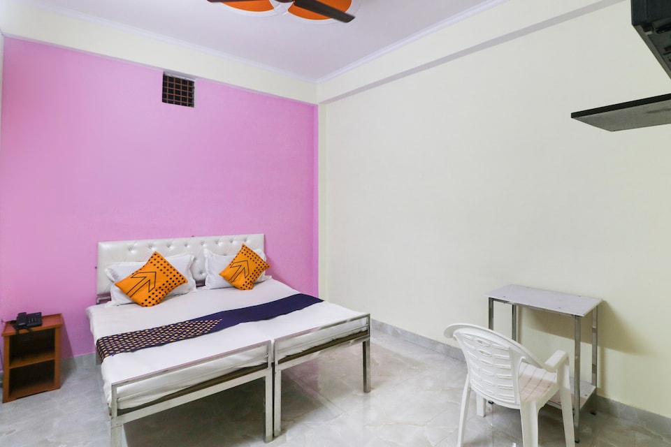 SPOT ON Vrindavan Lodge, Jhusi, Prayagraj