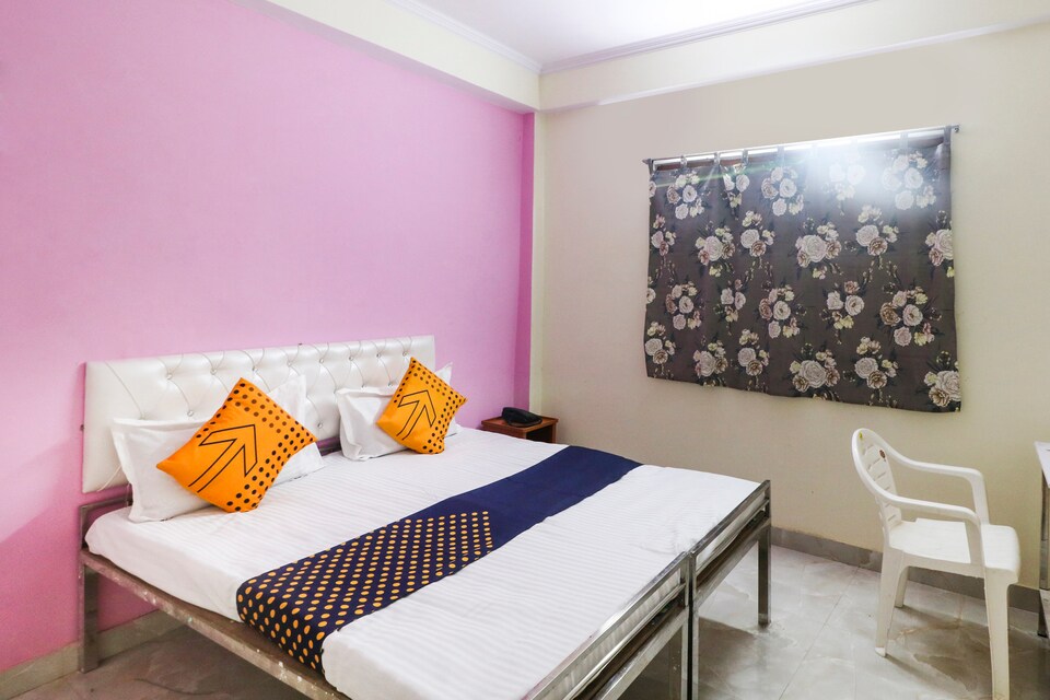 SPOT ON Vrindavan Lodge, Jhusi, Prayagraj